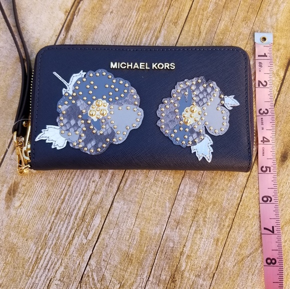 NWT MICHAEL Micahael Kors floral wristlet … - Picture 4 of 5